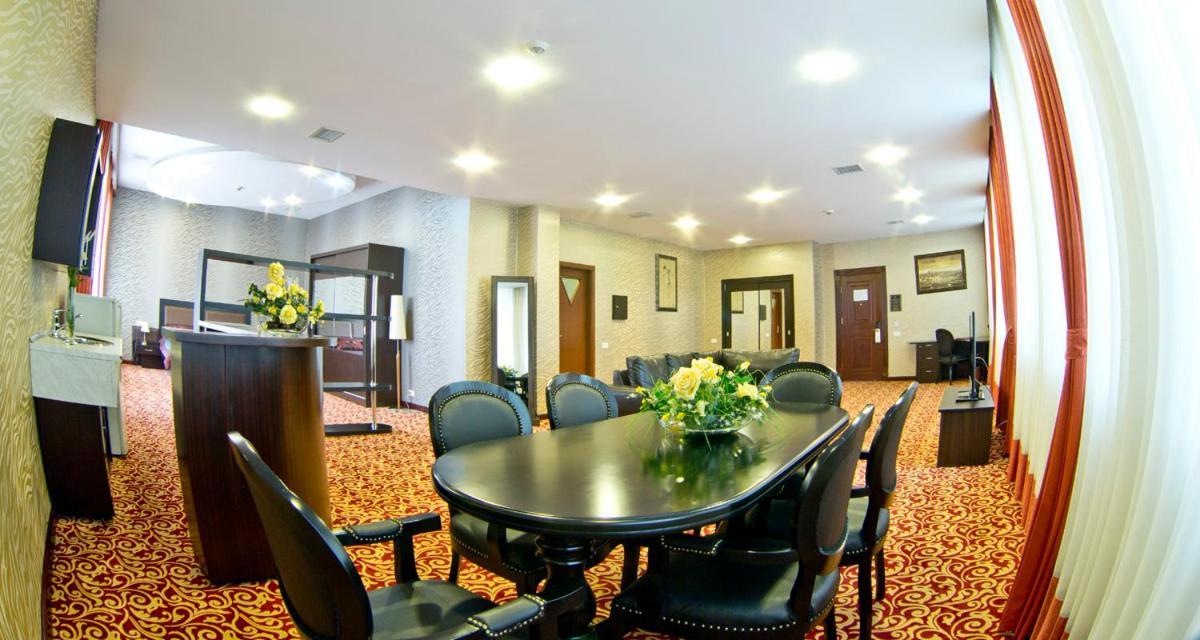Ambassador Hotel Baku Bagian luar foto