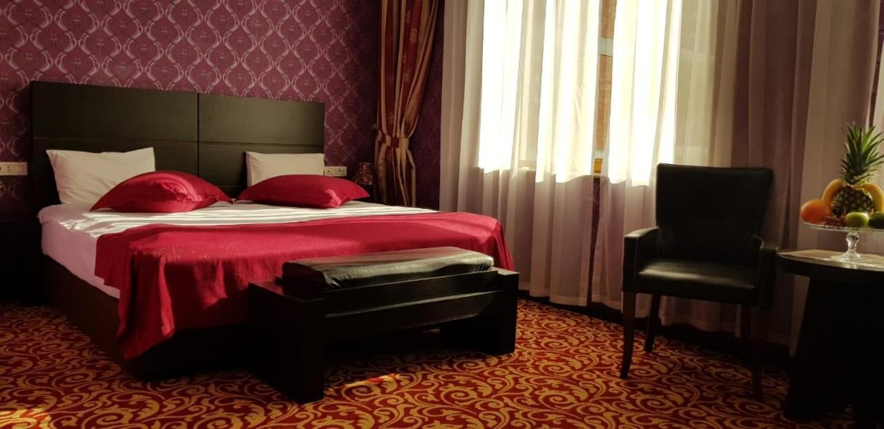 Ambassador Hotel Baku Bagian luar foto