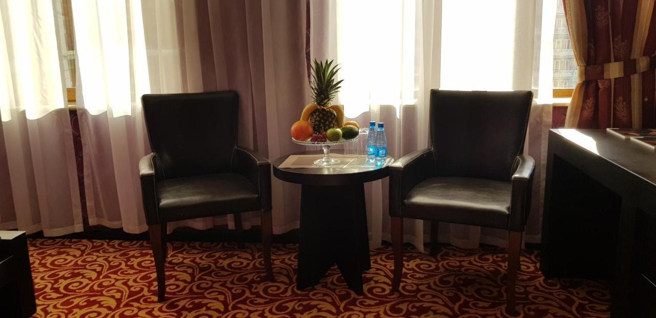 Ambassador Hotel Baku Bagian luar foto
