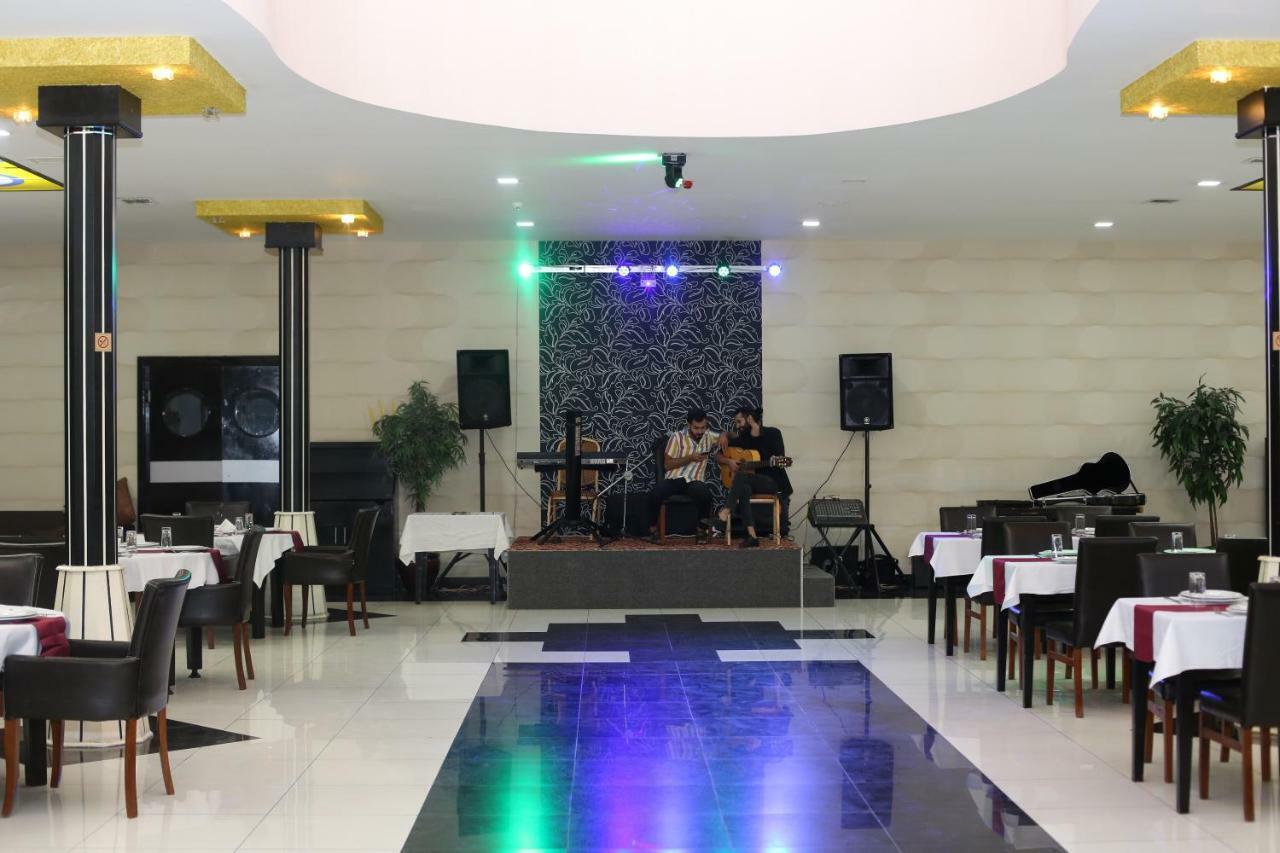 Ambassador Hotel Baku Bagian luar foto