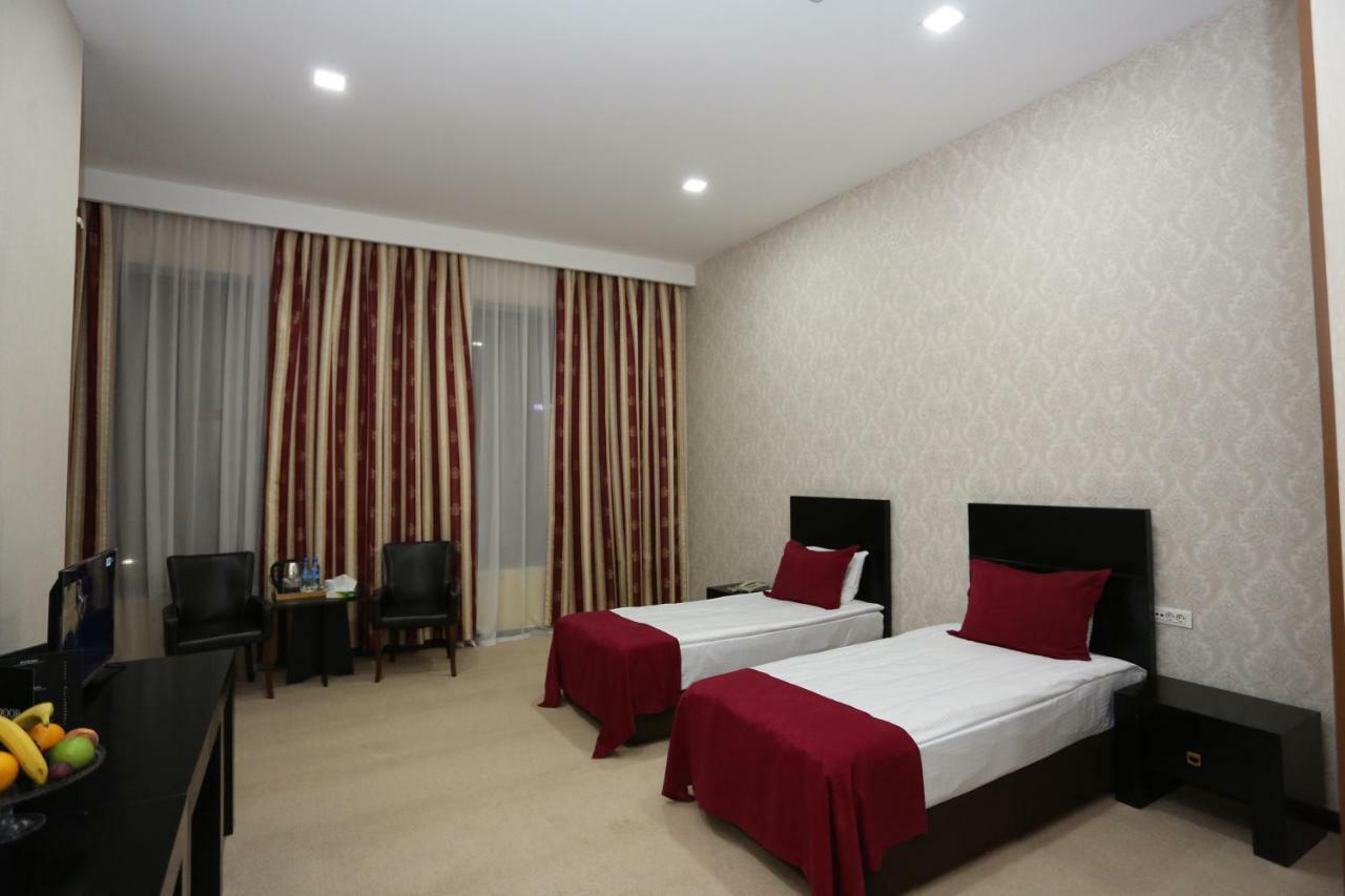 Ambassador Hotel Baku Bagian luar foto