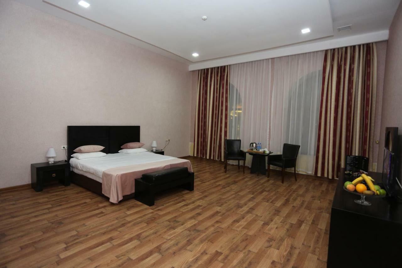 Ambassador Hotel Baku Bagian luar foto
