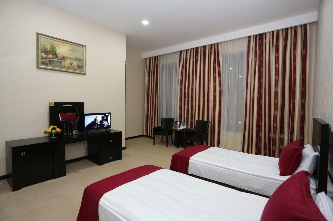 Ambassador Hotel Baku Bagian luar foto