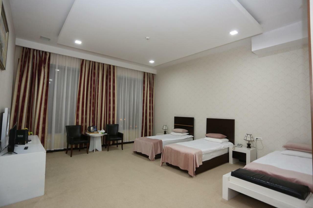 Ambassador Hotel Baku Bagian luar foto