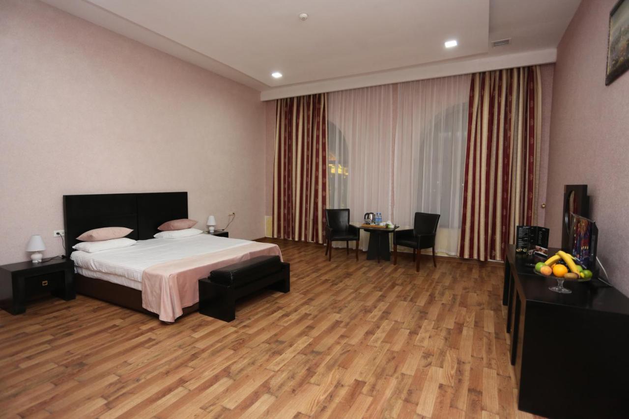 Ambassador Hotel Baku Bagian luar foto