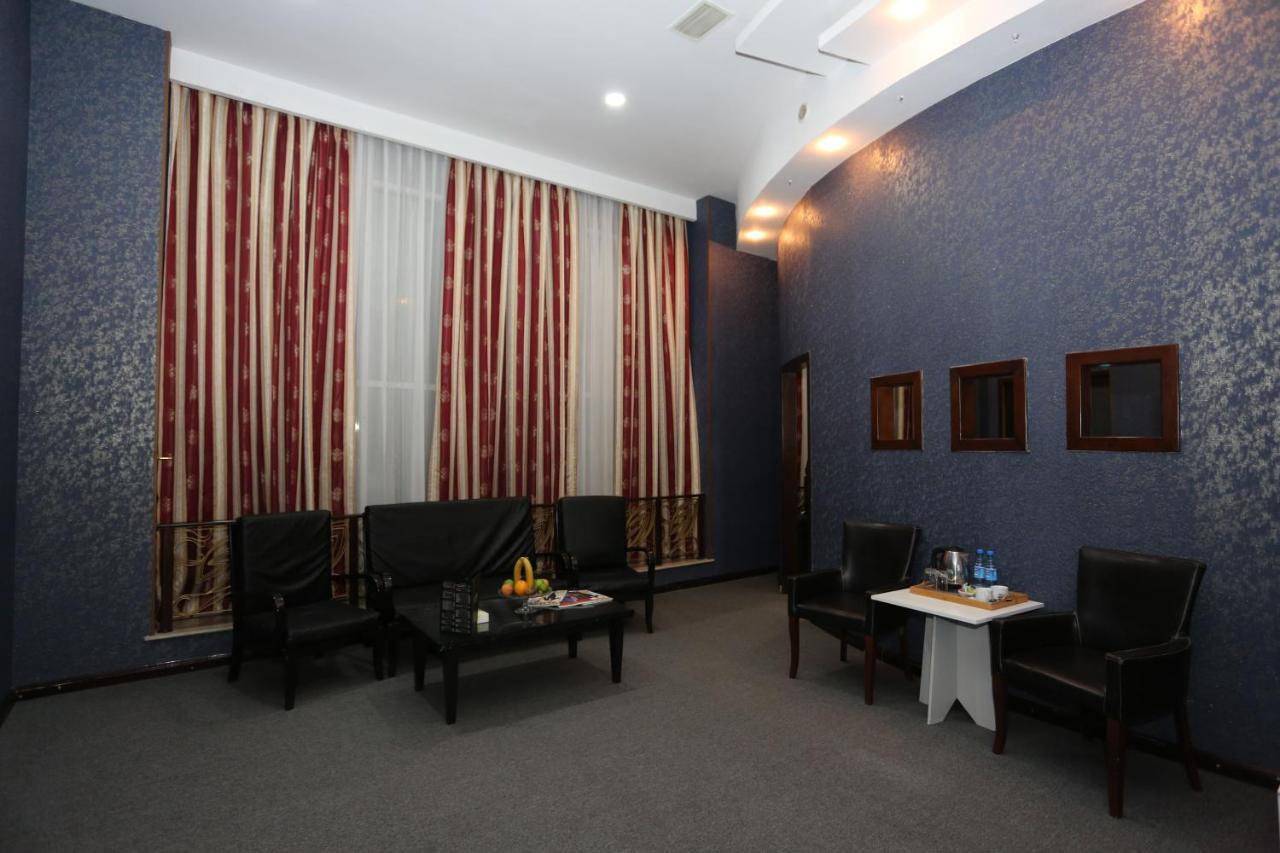 Ambassador Hotel Baku Bagian luar foto